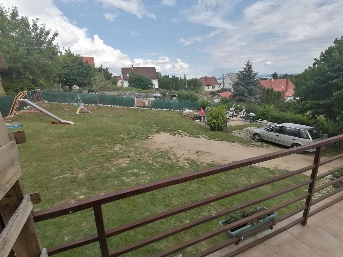 Апартаменты Kekturas-Tora Nyilo Badacsonyi Privat Berlemeny Бадачоньтомай Экстерьер фото