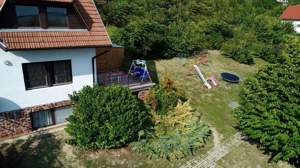 Апартаменты Kekturas-Tora Nyilo Badacsonyi Privat Berlemeny Бадачоньтомай Экстерьер фото